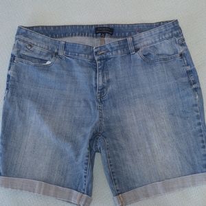 Talbots 16W light wash shorts